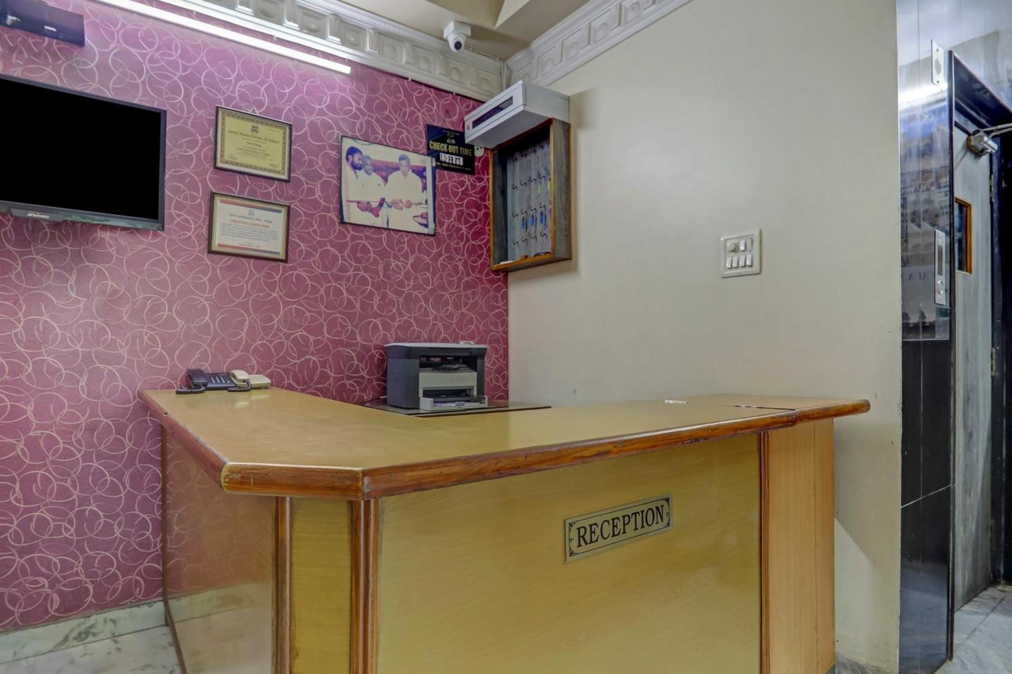 Spot On 39561 Hotel Deep Джайпур Екстериор снимка